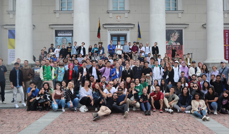 A group picture with a bunch of young people.